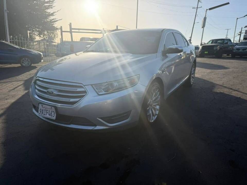 2013 FORD Taurus