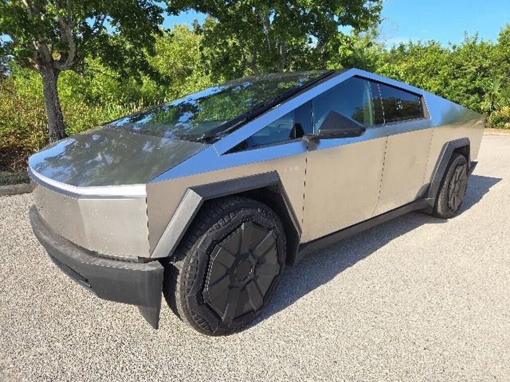 2024 TESLA Cybertruck