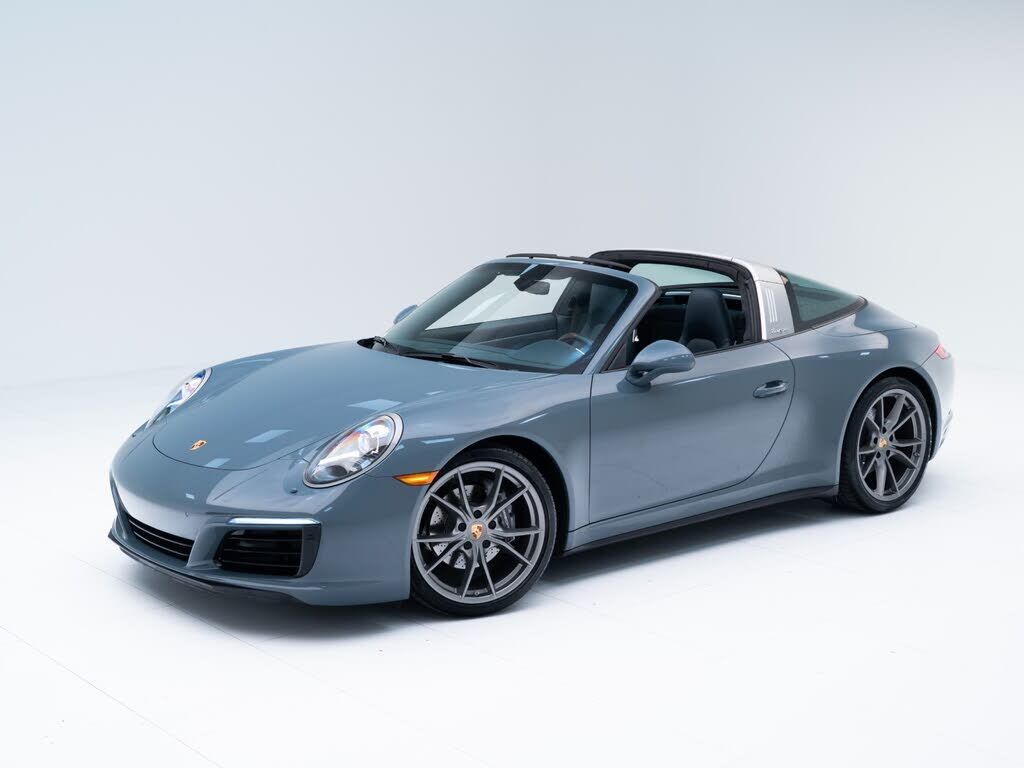 2017 PORSCHE 911