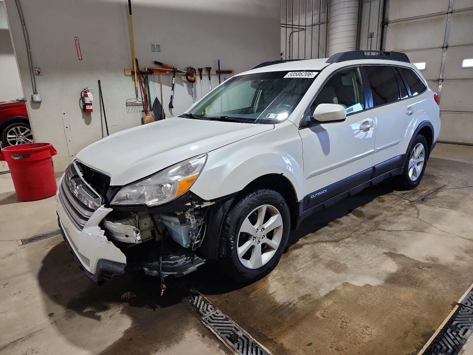 2013 SUBARU Outback