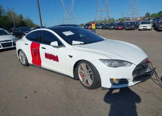 2015 TESLA Model S