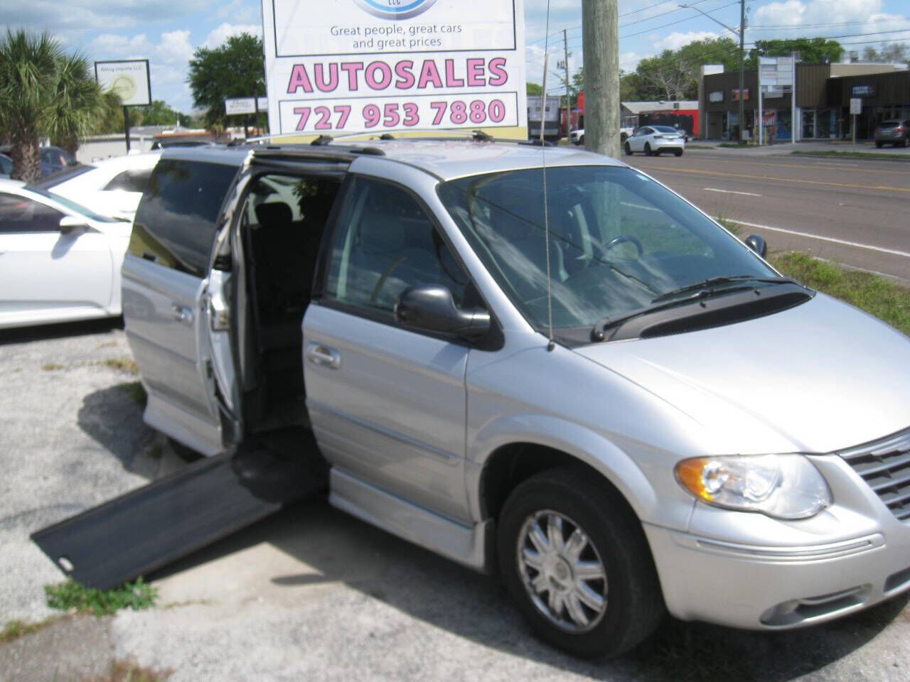 2005 CHRYSLER Town and Country