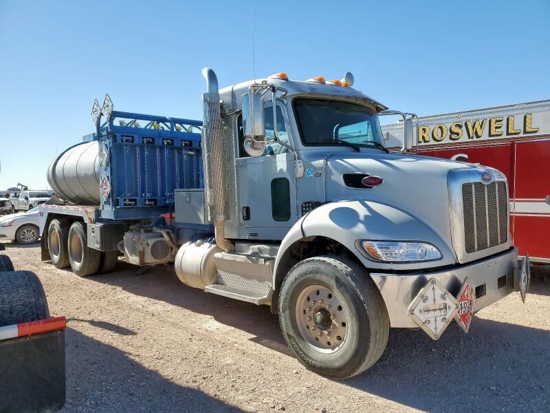 2015 PETERBILT 348