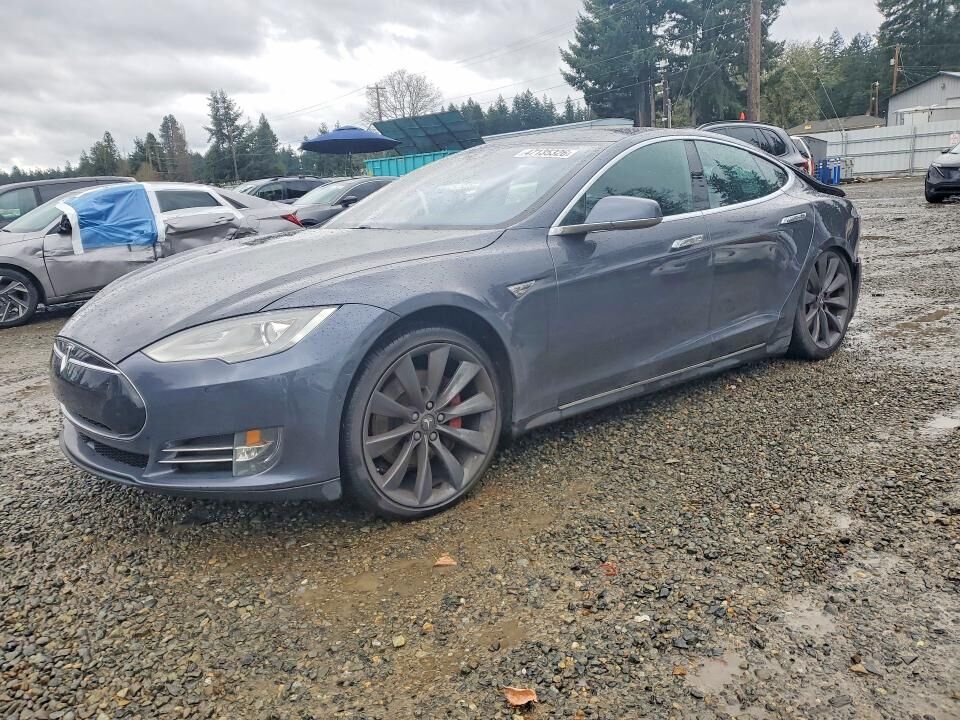 2015 TESLA Model S