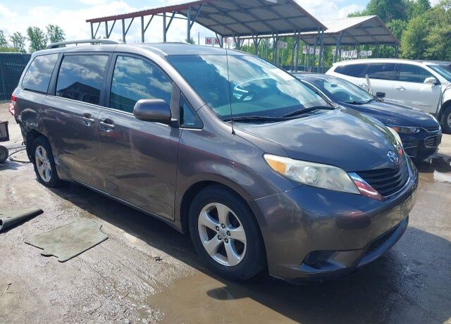 2013 TOYOTA Sienna