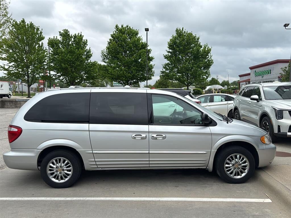 2002 CHRYSLER Town and Country