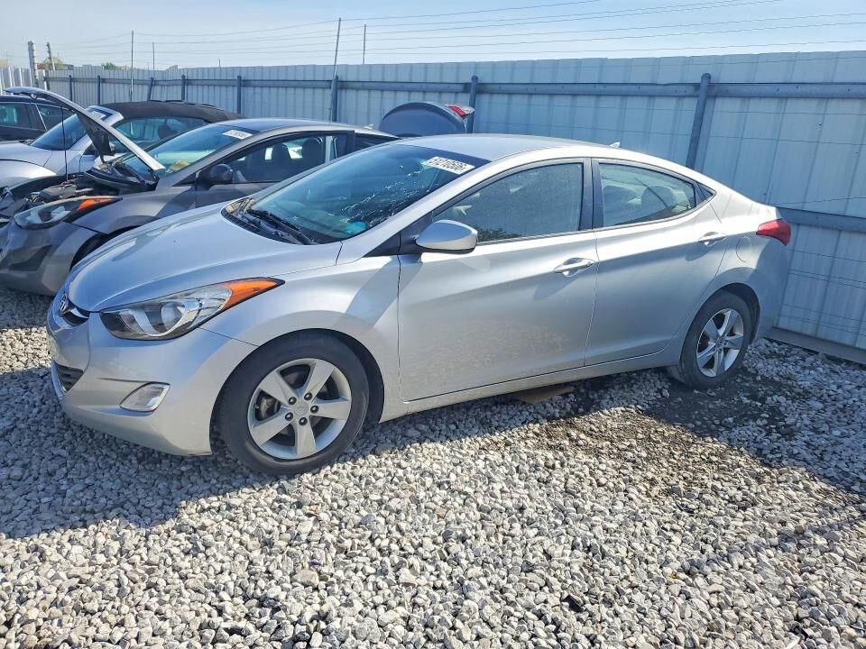 2013 HYUNDAI Elantra