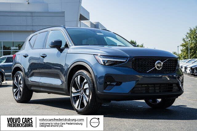 2026 VOLVO XC40