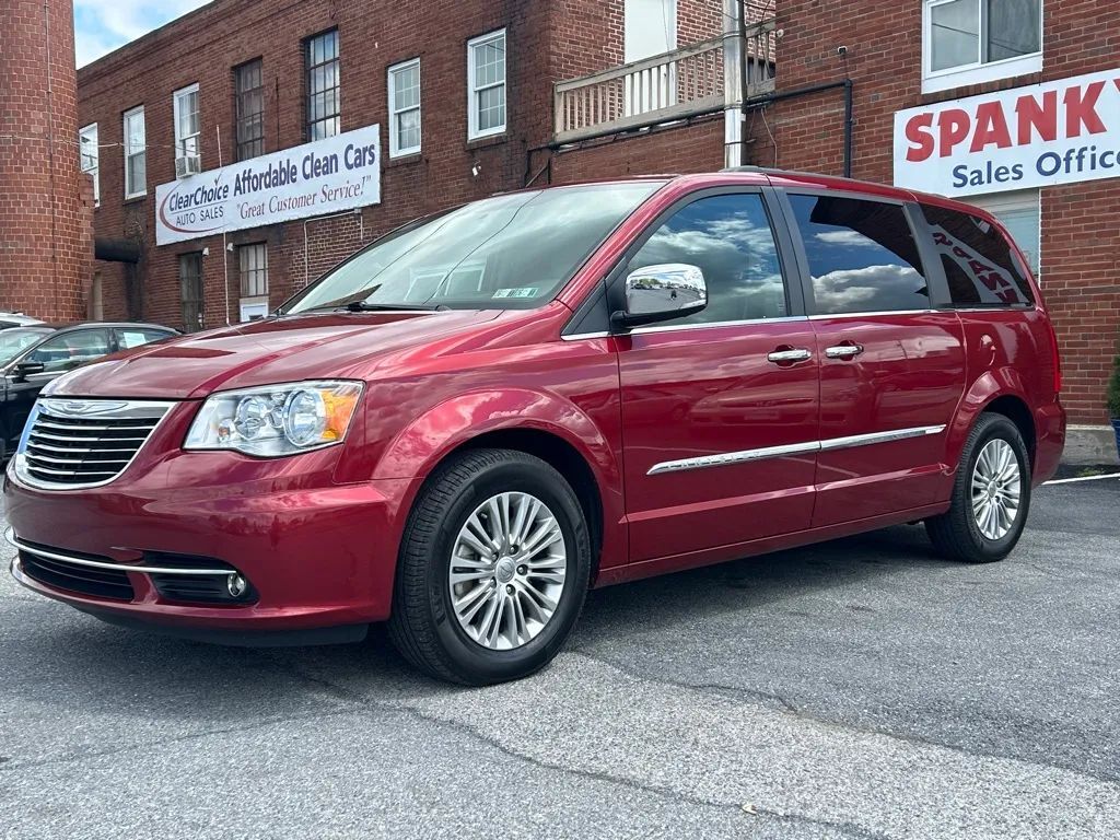 2016 CHRYSLER Town and Country