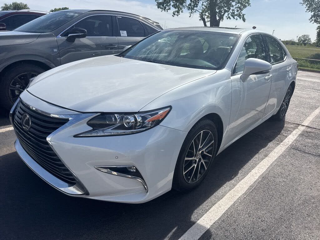 2018 LEXUS ES