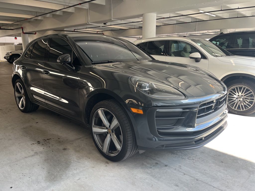 2025 PORSCHE Macan