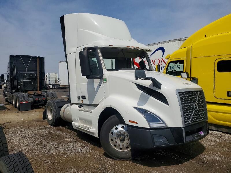 2021 VOLVO TRUCK VNL