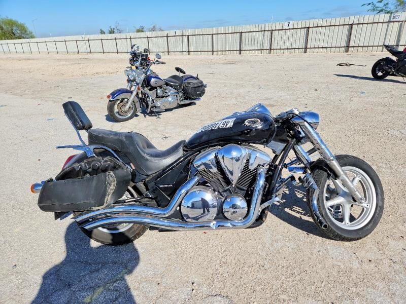 2015 HONDA VT1300