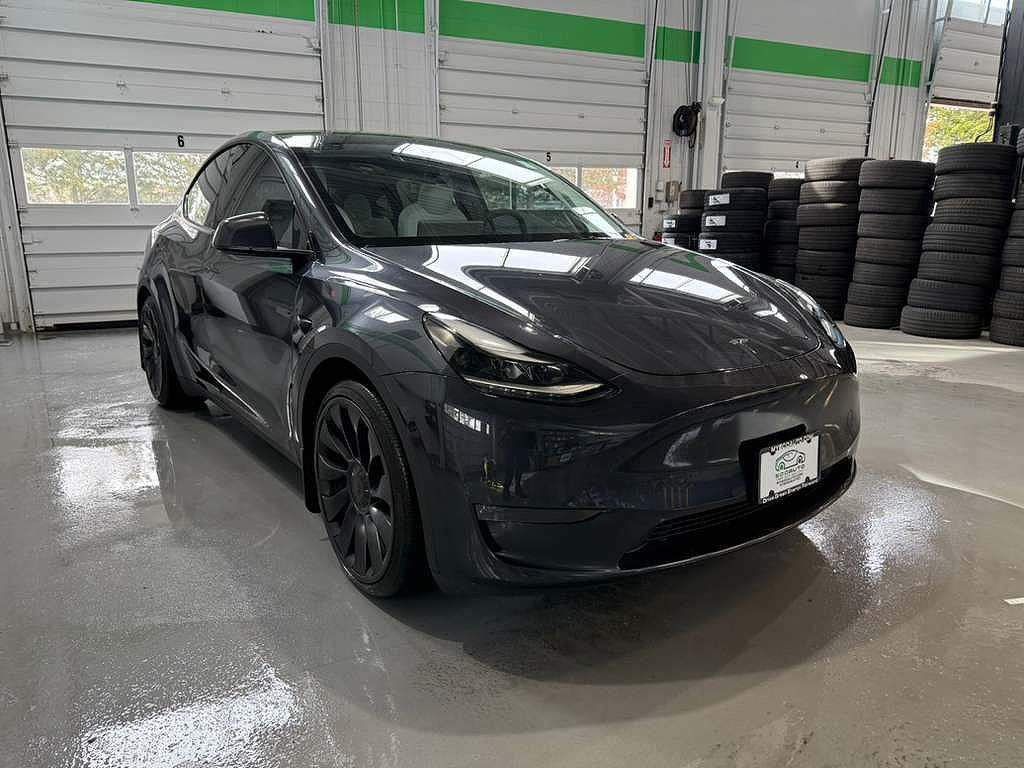 2024 TESLA Model Y