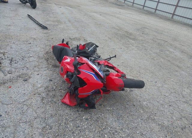 2025 HONDA CB