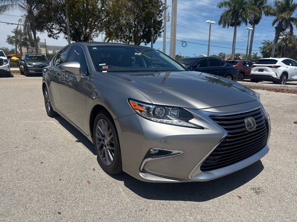 2018 LEXUS ES