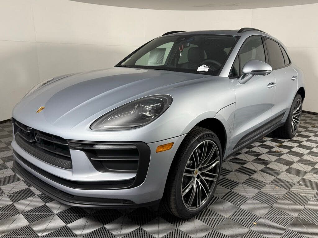 2026 PORSCHE Macan