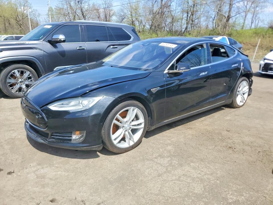 2015 TESLA Model S