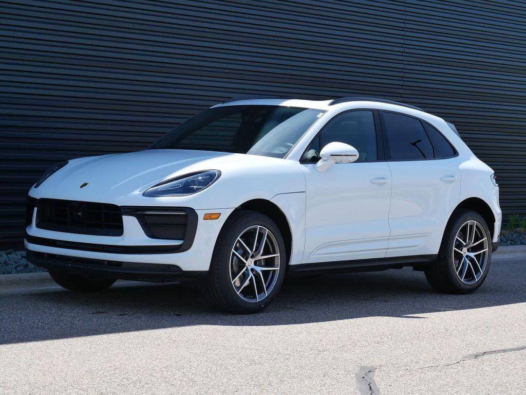 2026 PORSCHE Macan