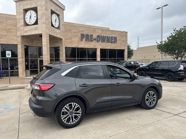 2020 FORD Escape