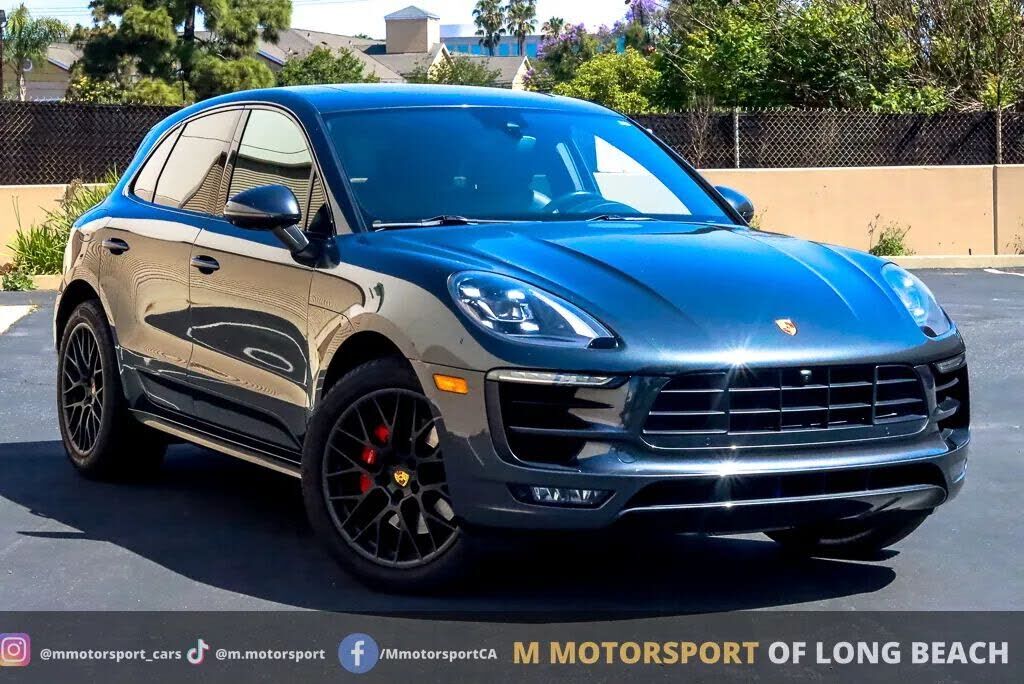 2017 PORSCHE Macan