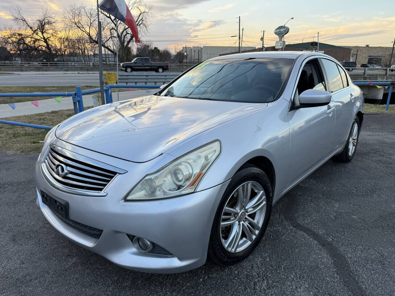 2013 INFINITI G37