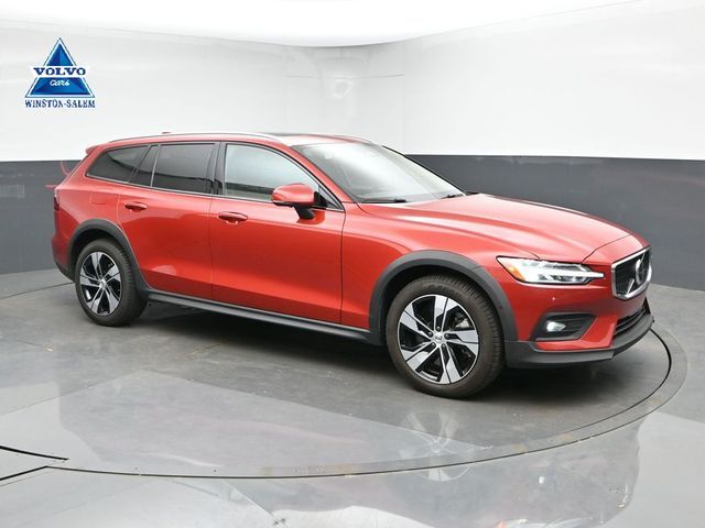 2025 VOLVO V60CC