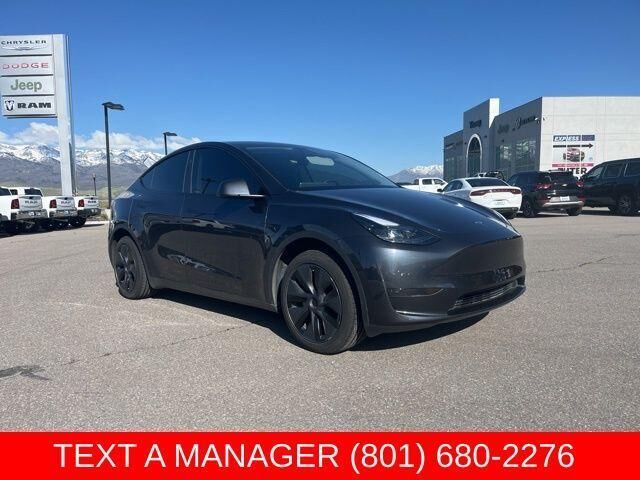 2025 TESLA Model Y