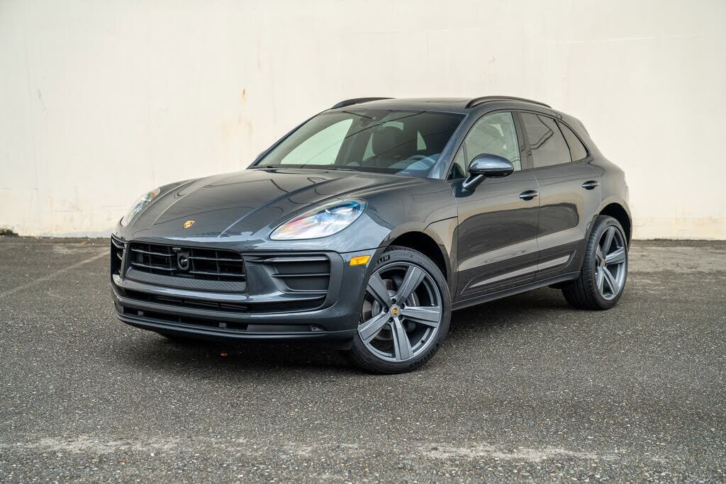 2025 PORSCHE Macan