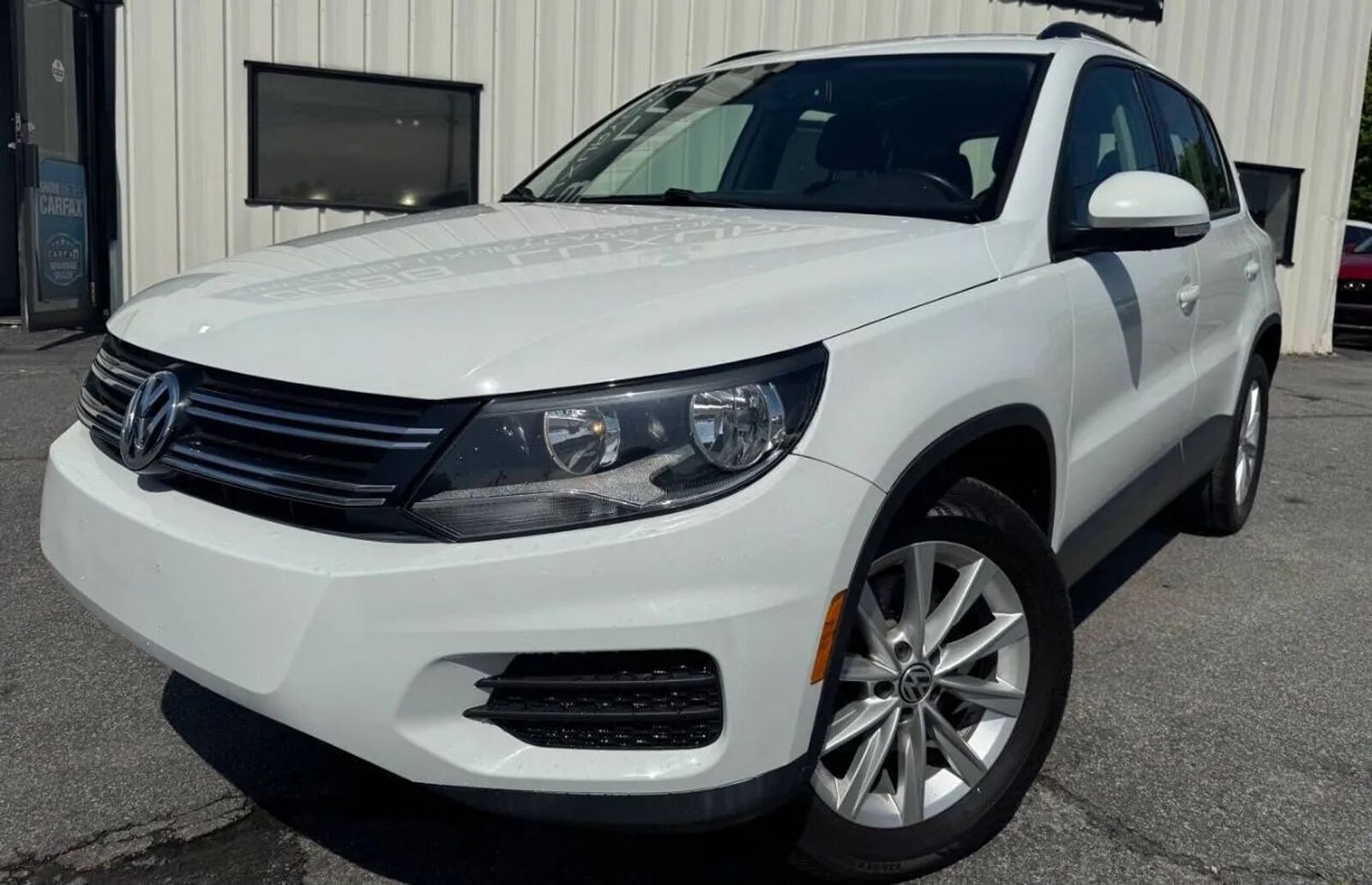 2017 VOLKSWAGEN Tiguan