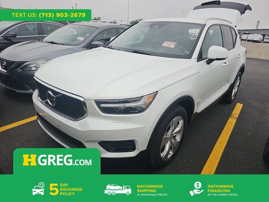 2022 VOLVO XC40