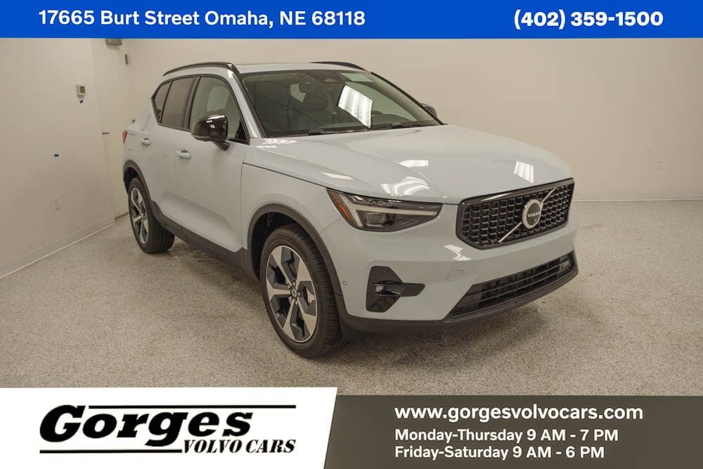 2026 VOLVO XC40
