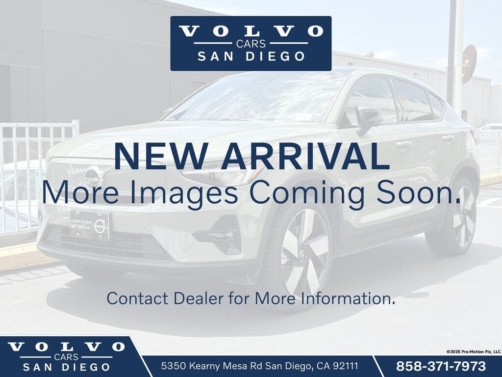 2023 VOLVO C40
