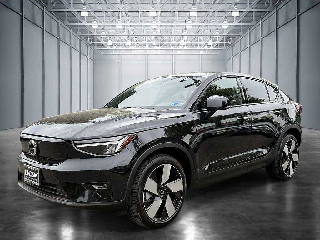 2024 VOLVO C40
