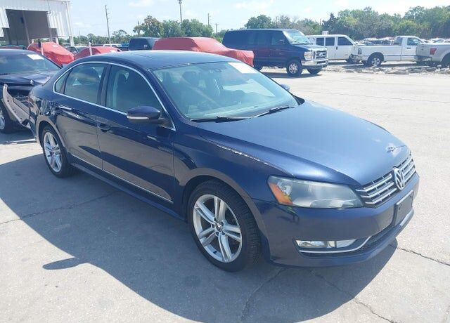 2013 VOLKSWAGEN Passat