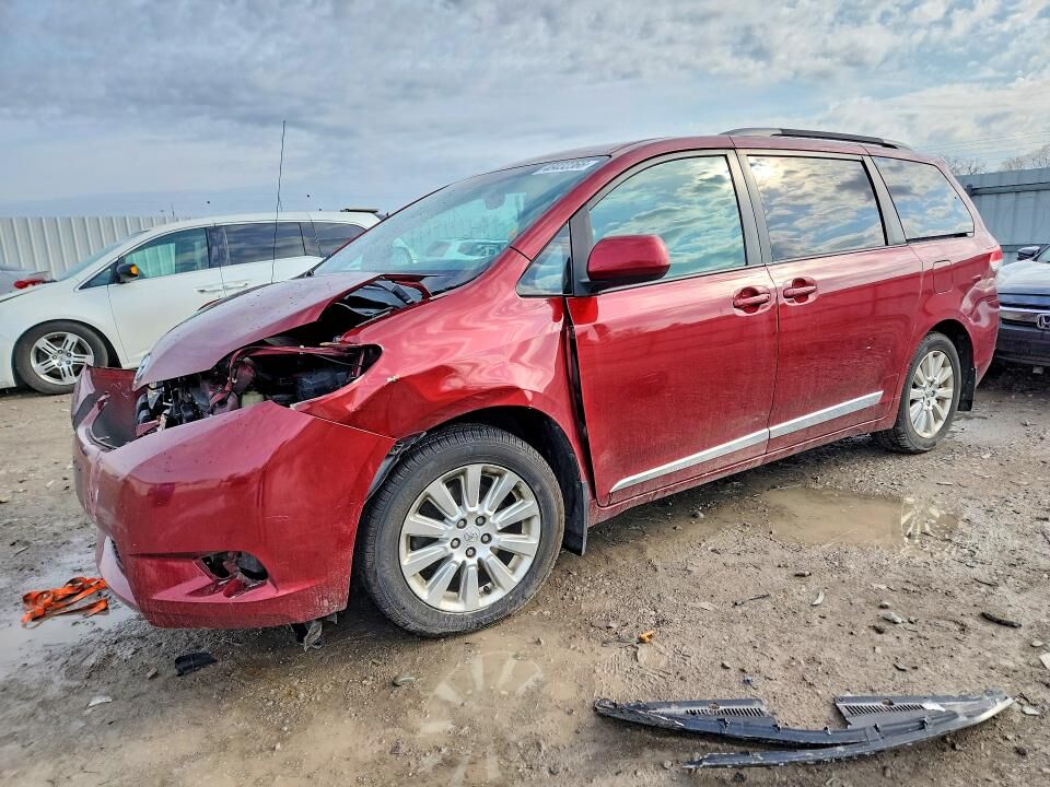 2012 TOYOTA Sienna