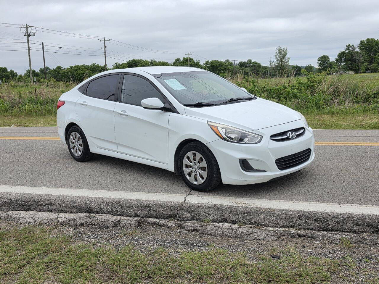 2016 HYUNDAI Accent