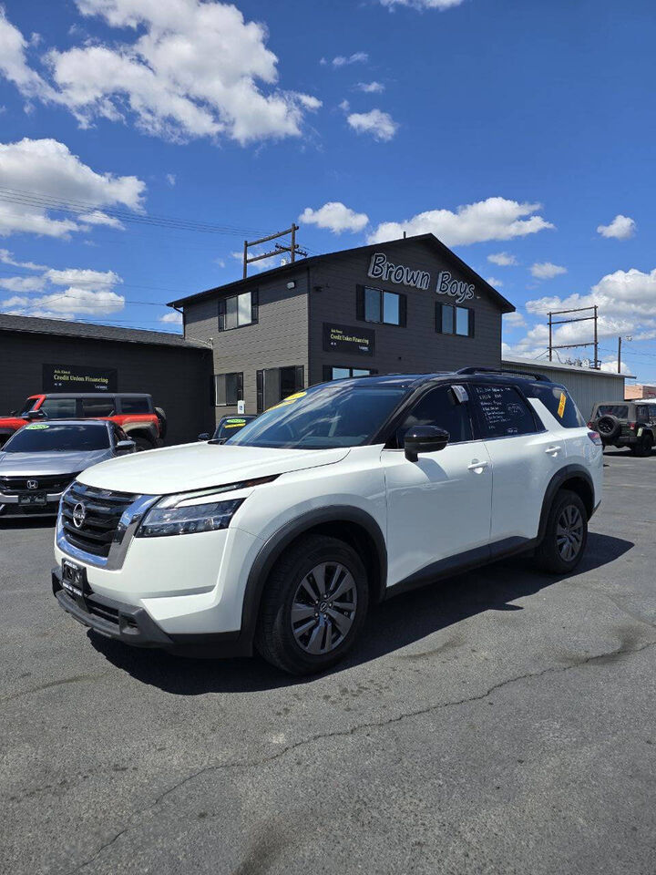 2022 NISSAN Pathfinder