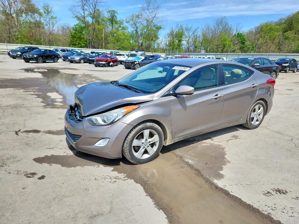 2013 HYUNDAI Elantra