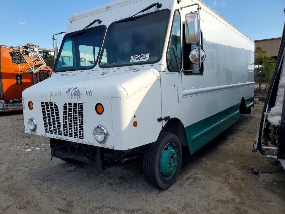 2016 FREIGHTLINER MT 45G Front Gasoline Engine Walk in Van Chassis