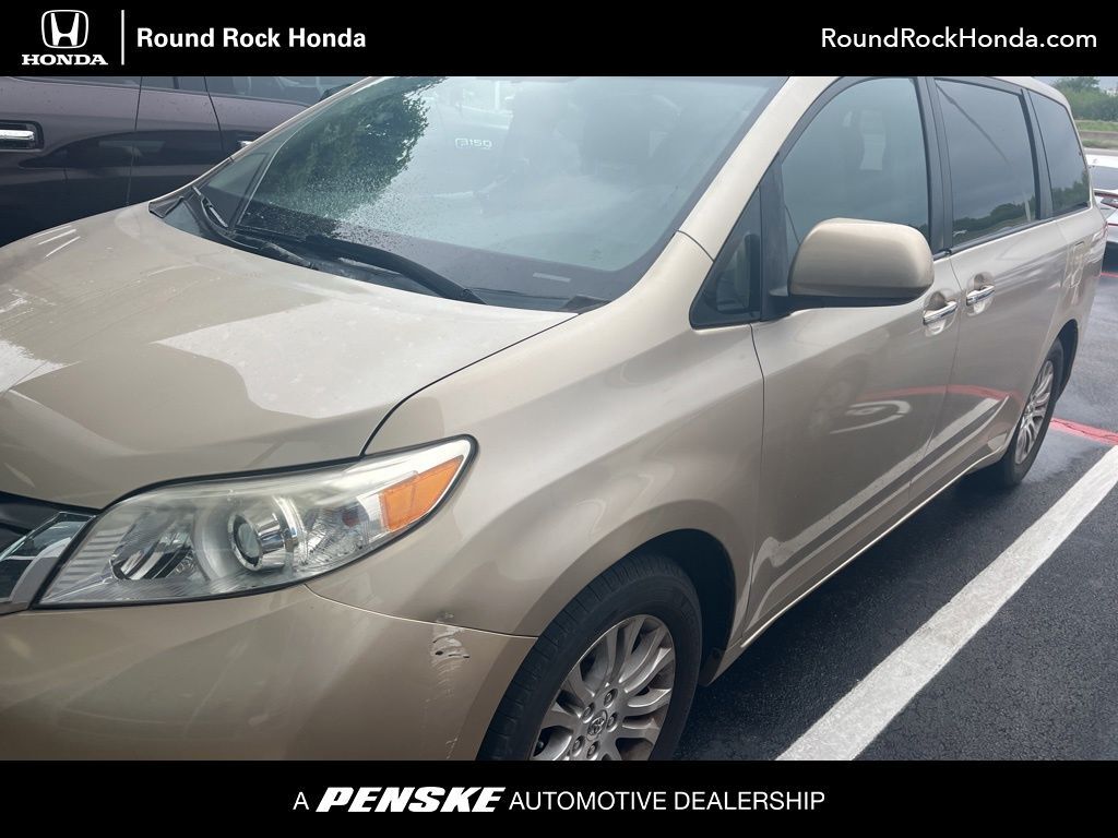 2013 TOYOTA Sienna