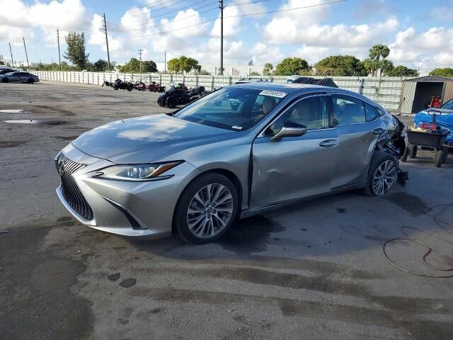 2019 LEXUS ES