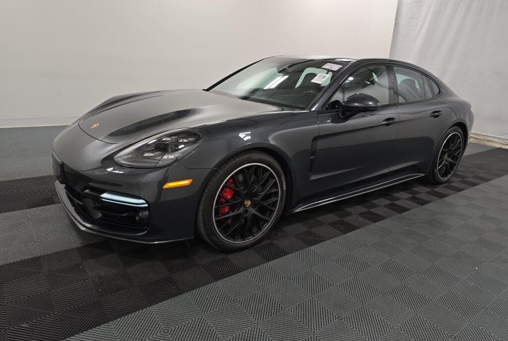 2019 PORSCHE Panamera