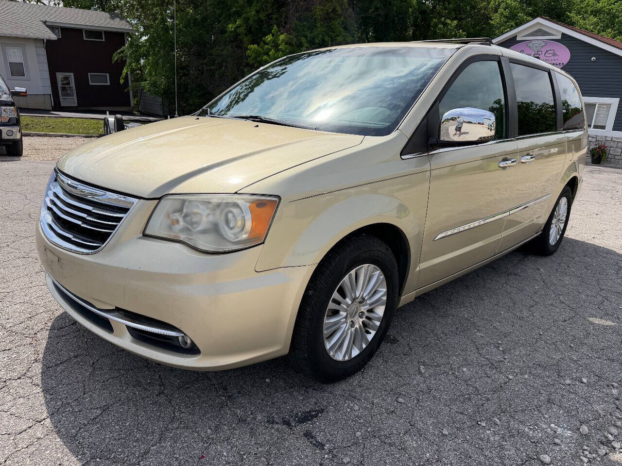 2012 CHRYSLER Town and Country
