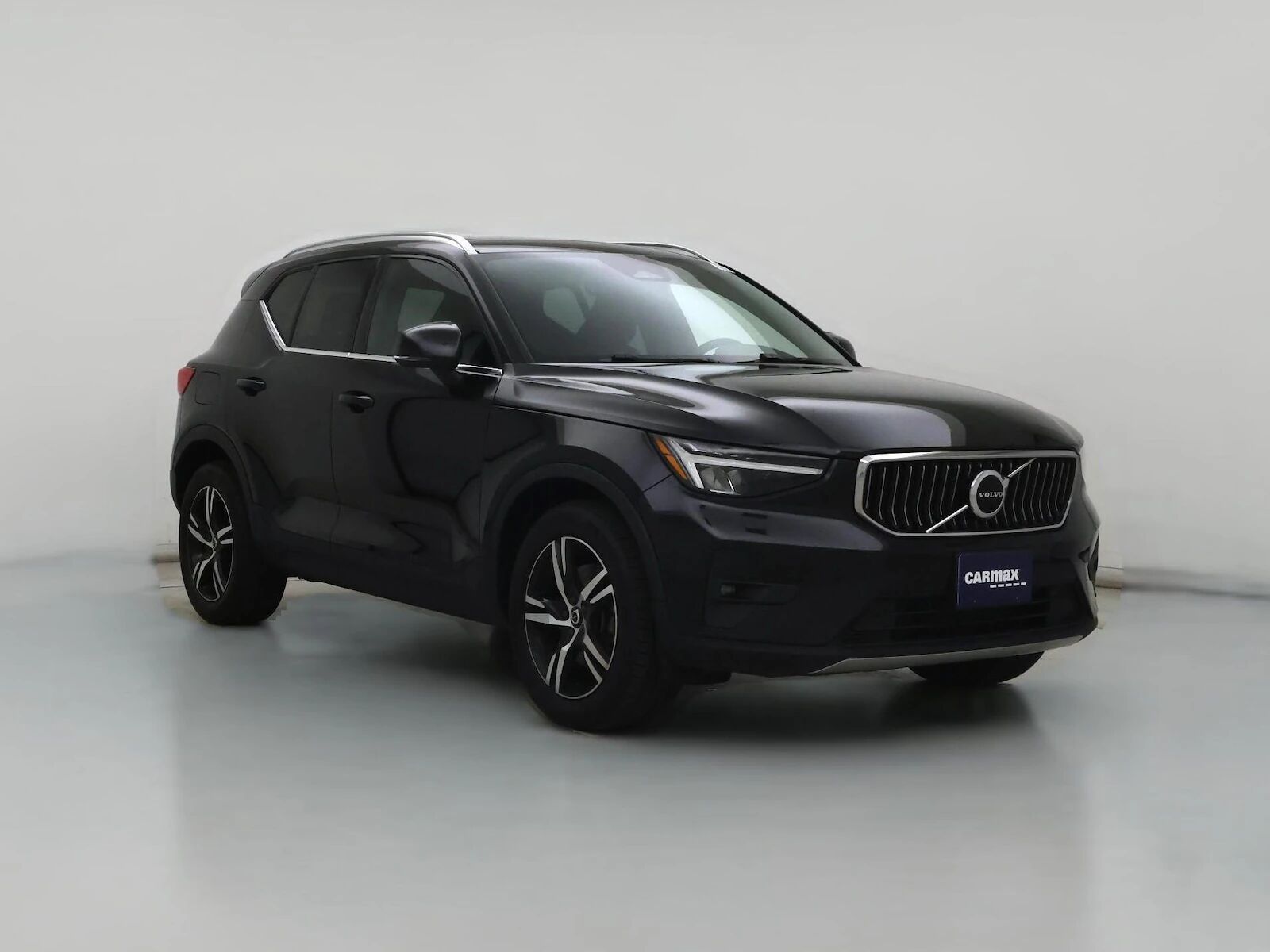 2023 VOLVO XC40