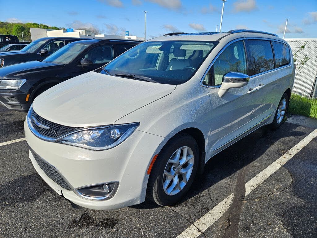 2019 CHRYSLER Pacifica