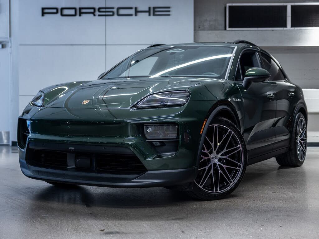 2025 PORSCHE Macan