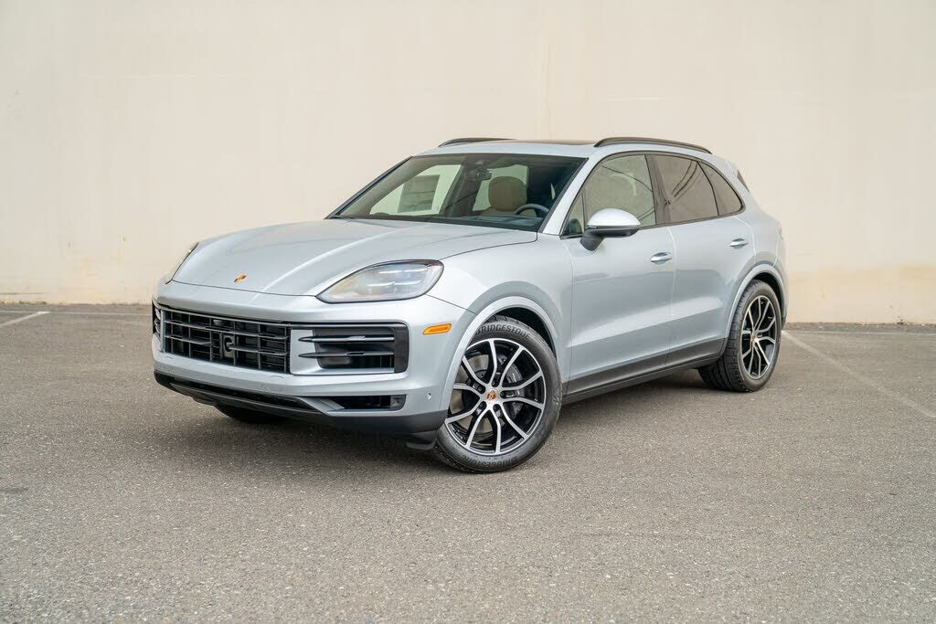2025 PORSCHE Cayenne