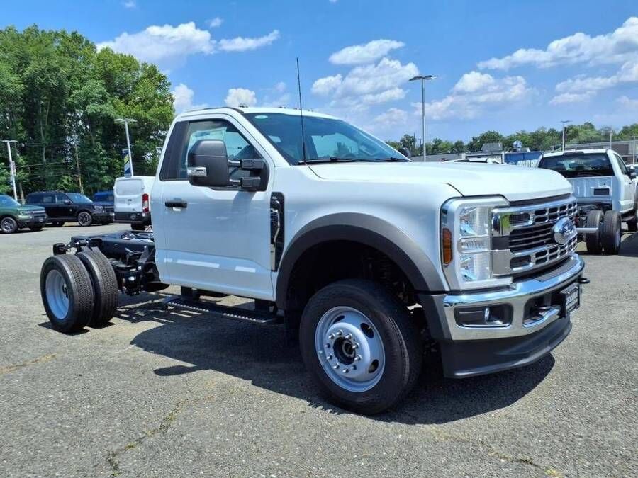 2025 FORD F-550