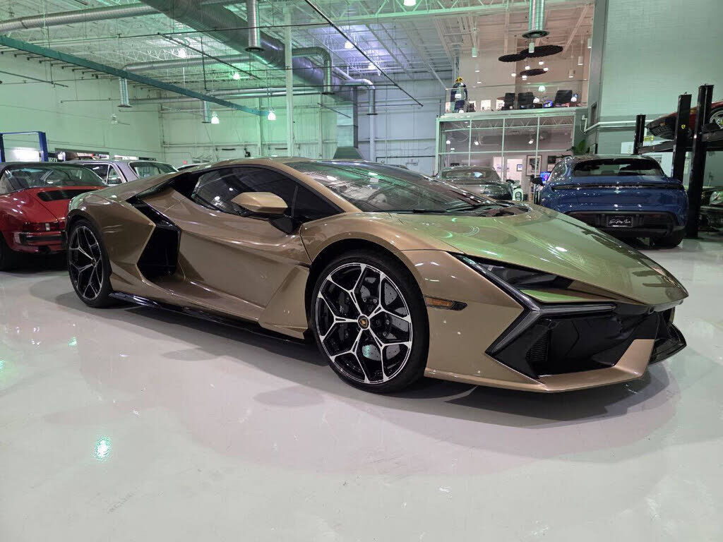 2024 LAMBORGHINI Revuelto